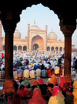 Prayer in the courtyard of the mosque, Jama Masjid, Delhi, India