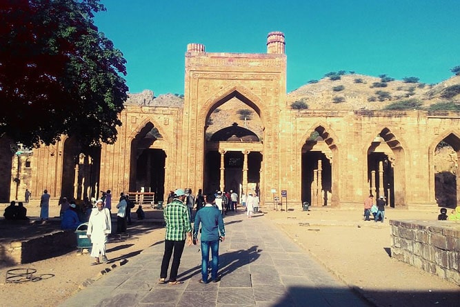 Entrée de la mosquée Adhai Din Ka Jhonpra, Ajmer, Rajasthan