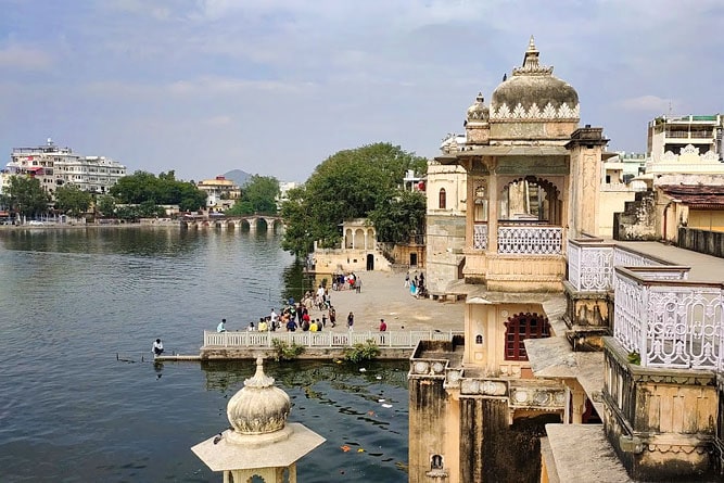 Bagore Ki Haveli overlooking Lake Pichola, Udaipur, Rajasthan