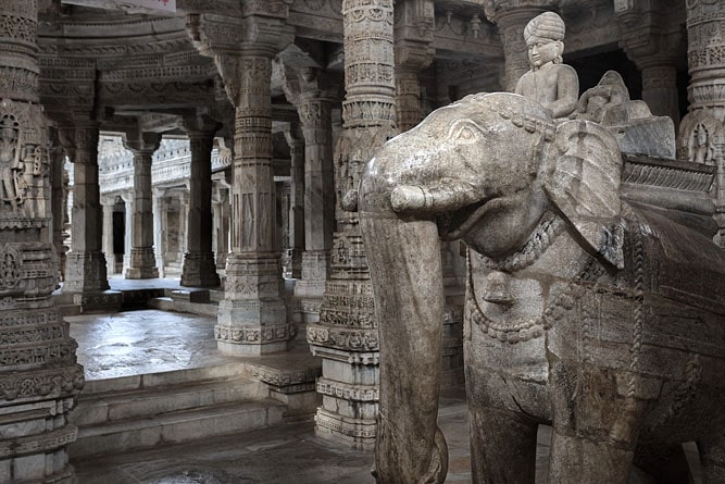 Statua di elefante, Tempio Jain di Ranakpur, Rajasthan