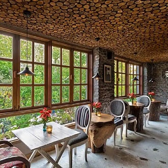 Ristorante Music & Mountains Hillside Café, ristorante a Delhi, India