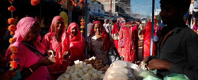 Bargaining in Hindi at a shop in Rajasthan